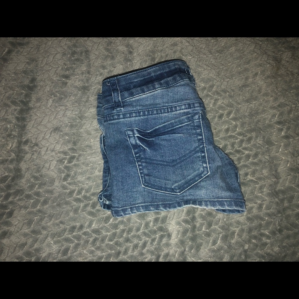 O’NEILL shorts. Size 1. - Picture 2 of 3